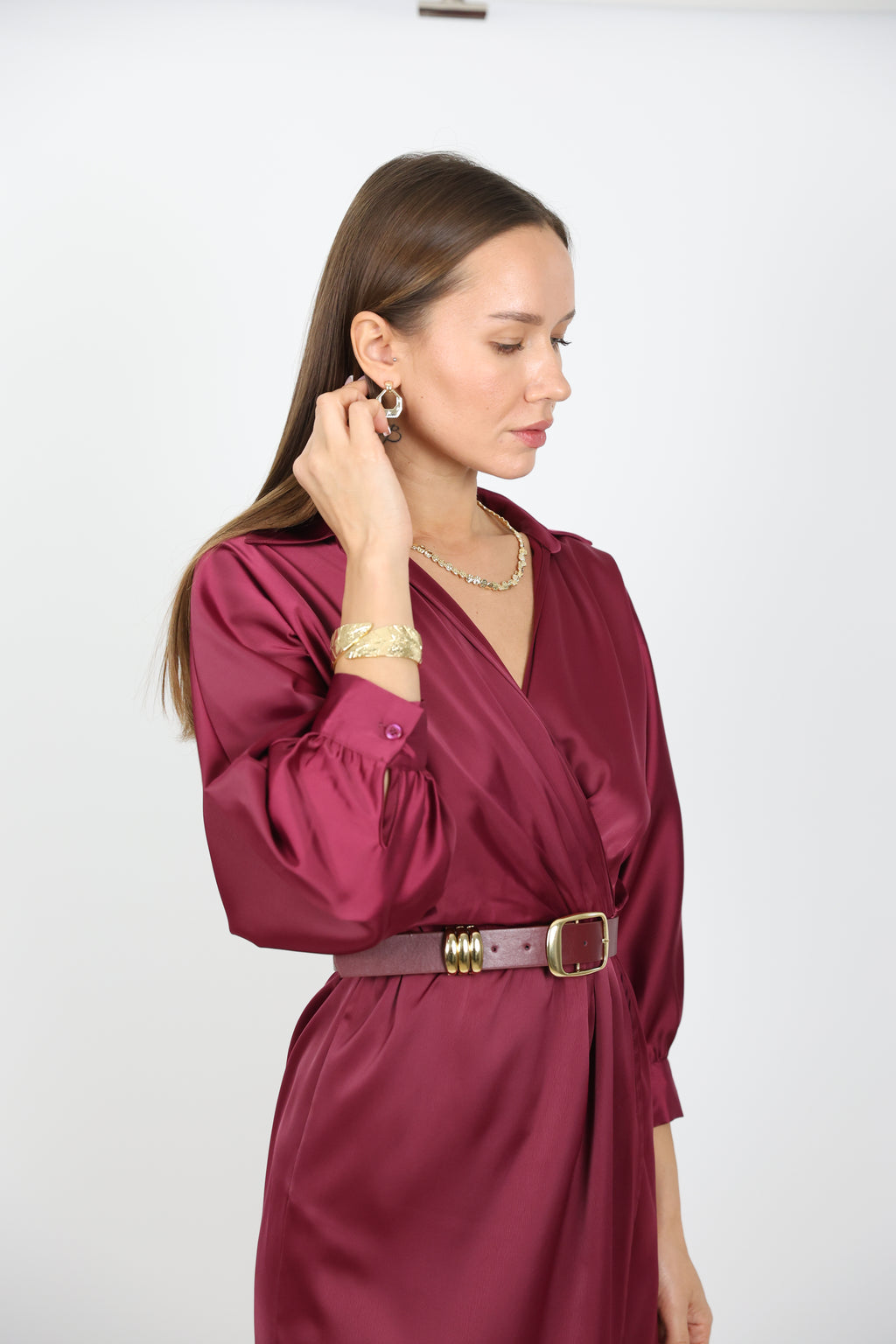 Yırtmaç Detaylı Kemerli Elbise