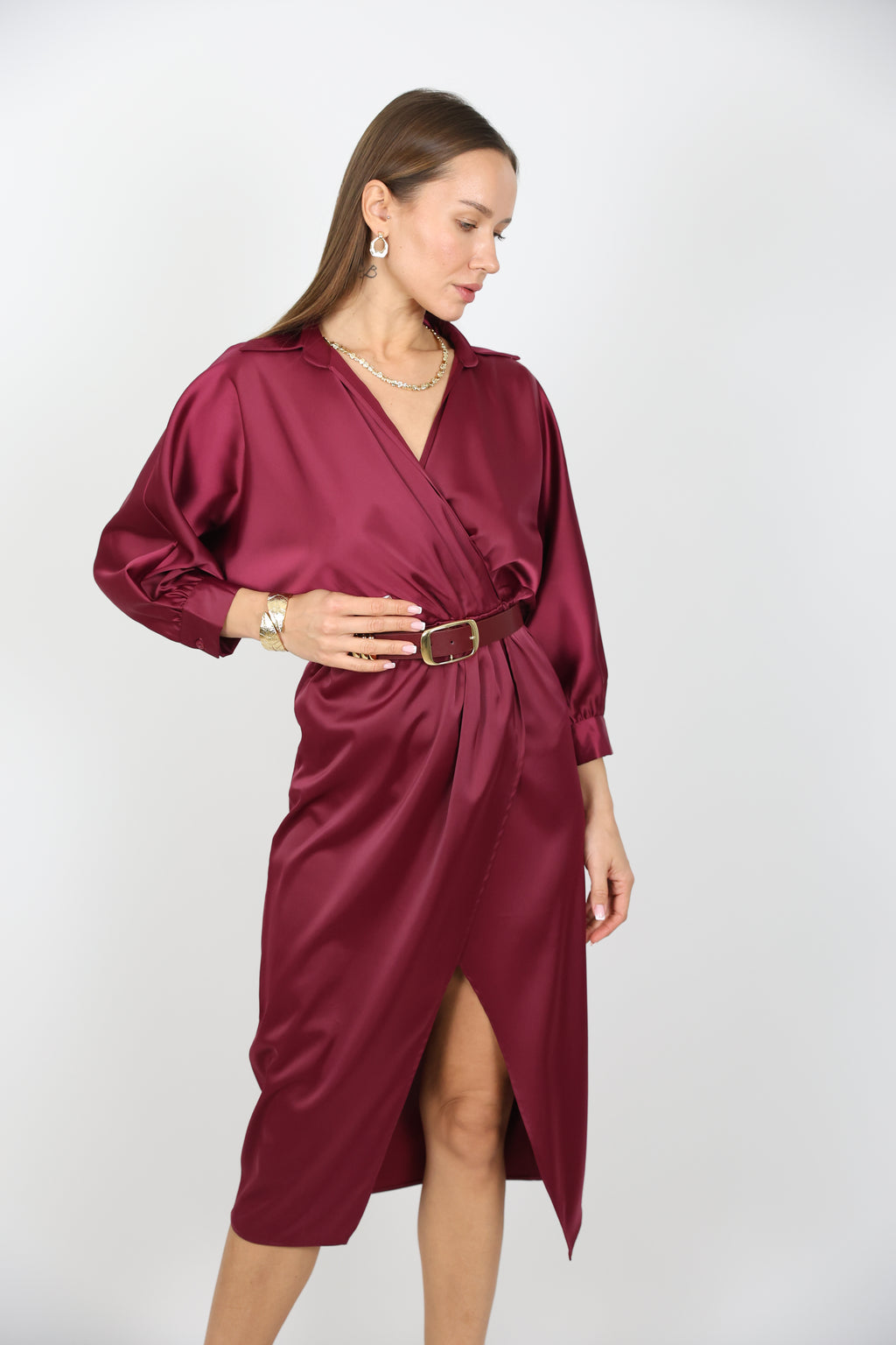 Yırtmaç Detaylı Kemerli Elbise