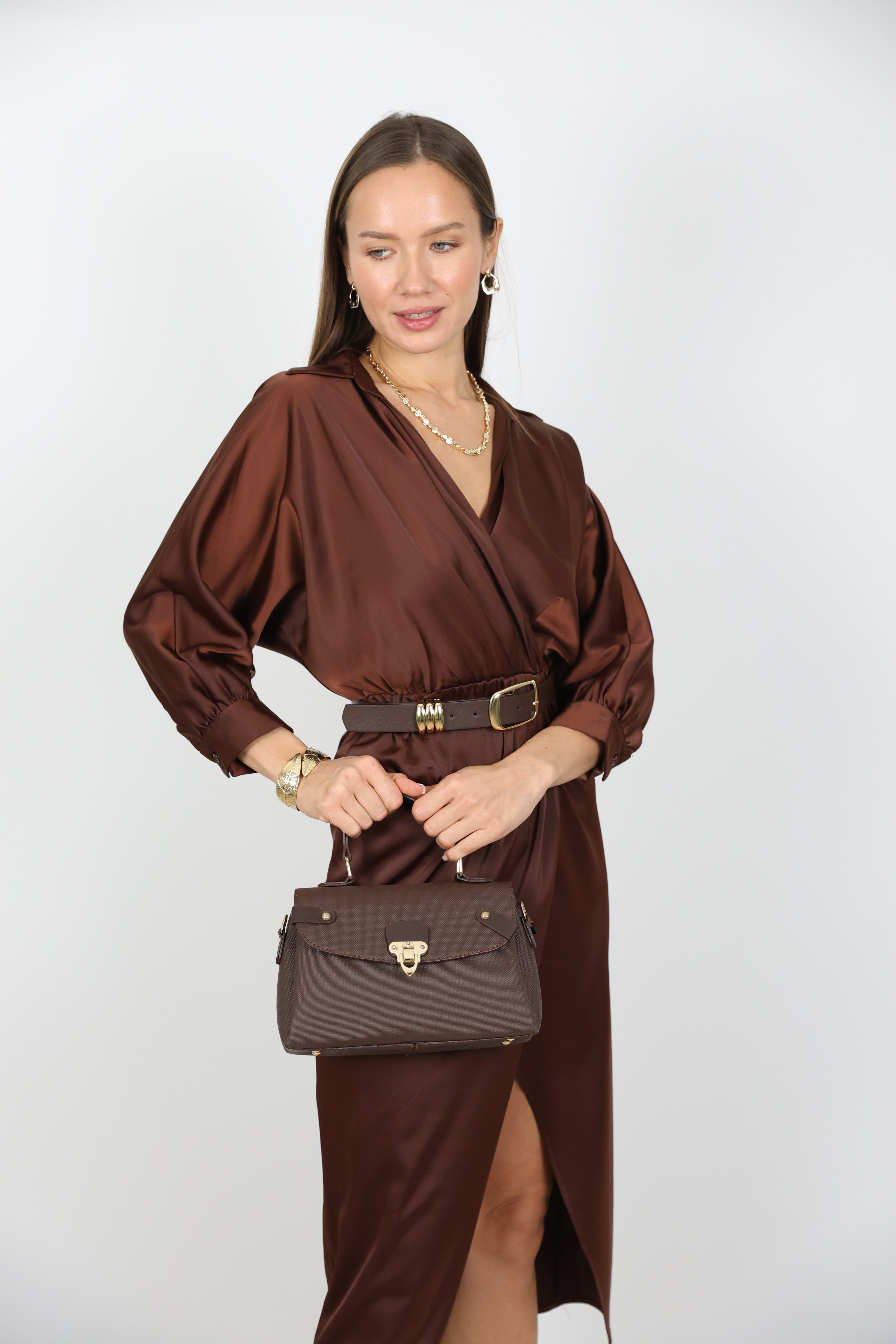 Yırtmaç Detaylı Kemerli Elbise