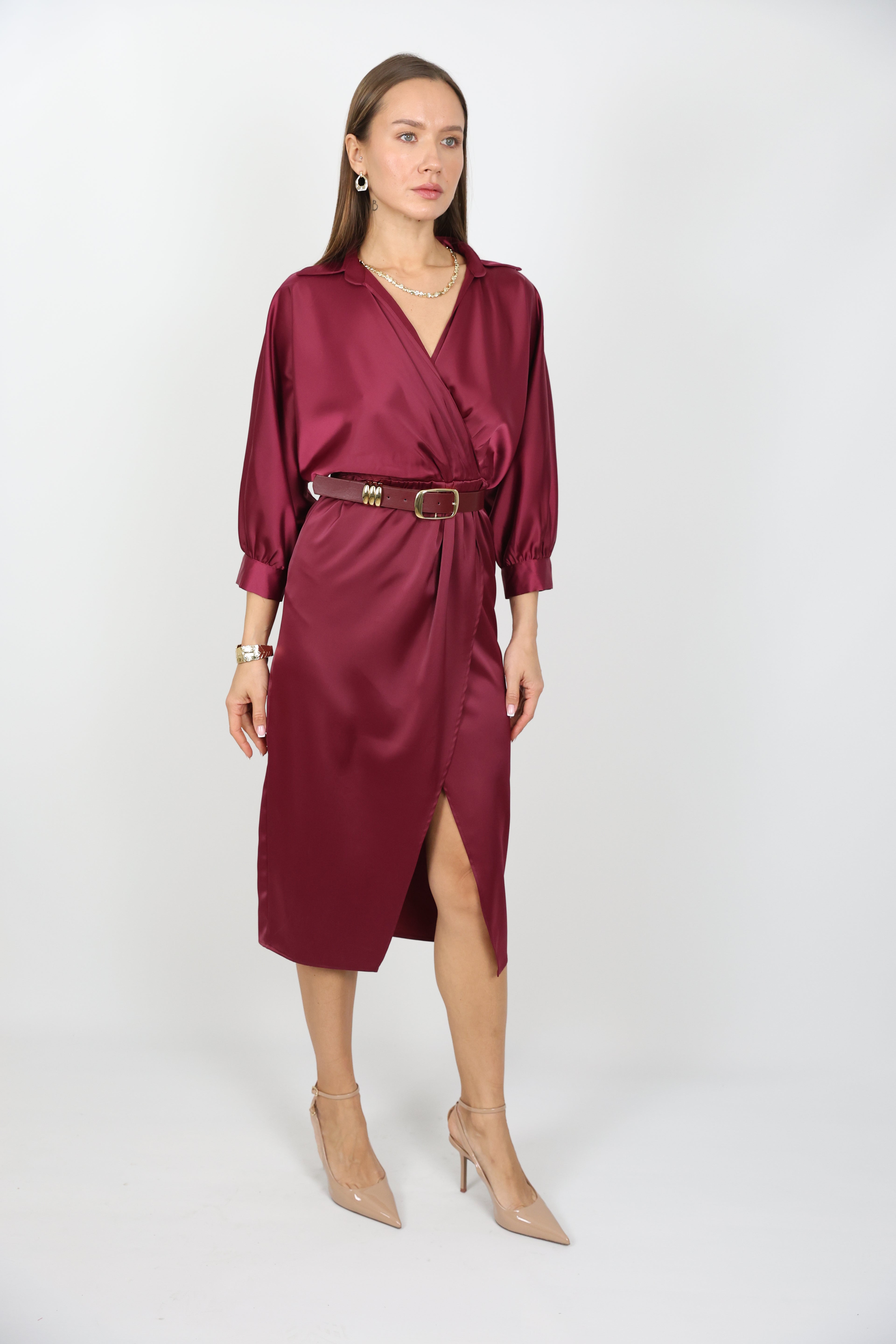 Yırtmaç Detaylı Kemerli Elbise