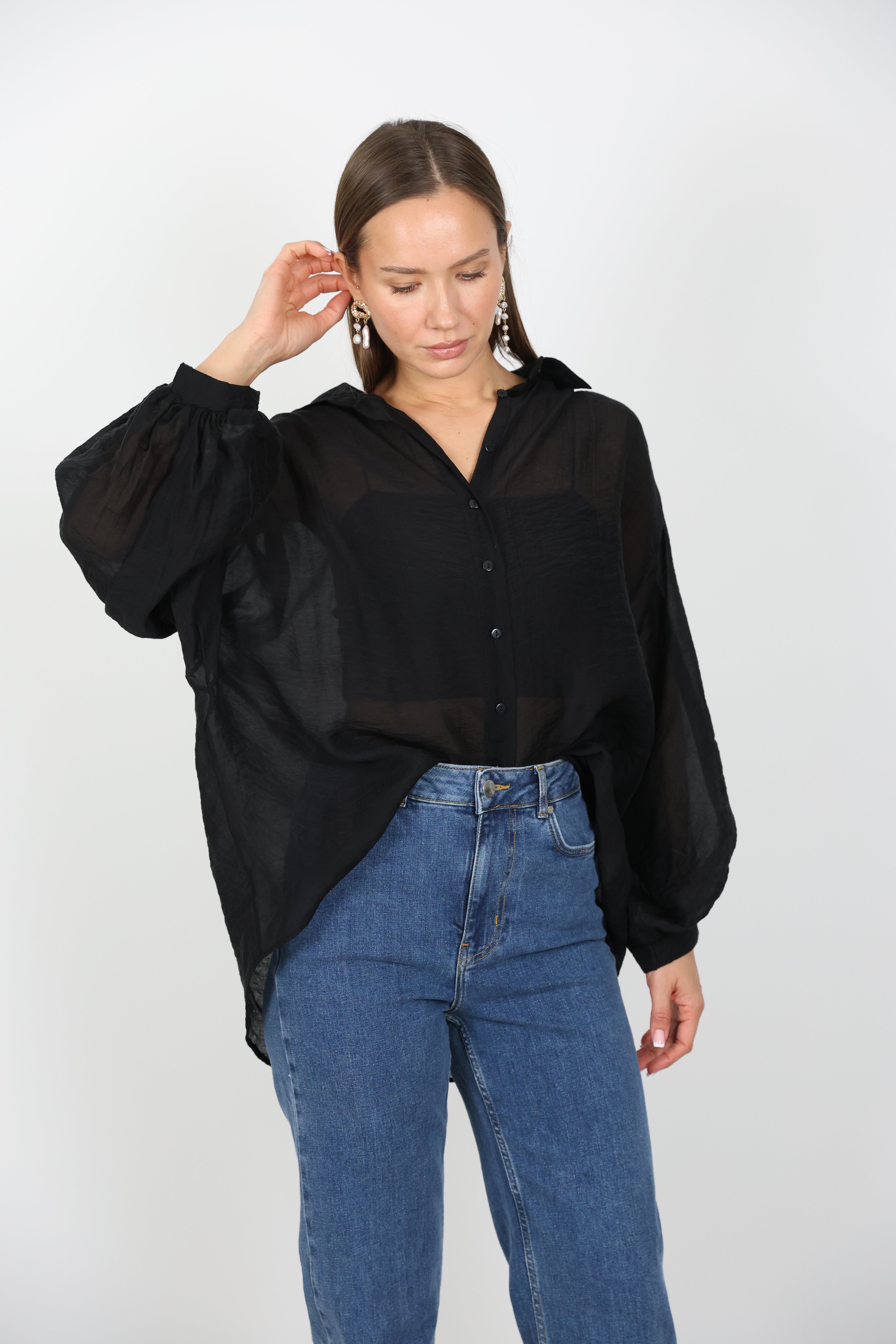 Dökümlü Rahat Kesim Siyah Gömlek